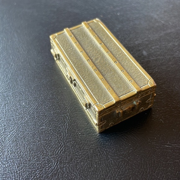 Louis Vuitton trunk paperweight. - Picture 9 of 12